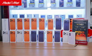 Những chiếc iPhone 17 đầu tiên từ MediaMart đến tay khách hàng