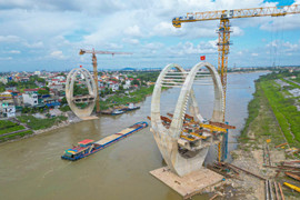 Lộ diện ‘dải lụa giao duyên’ bằng thép vắt qua sông Đuống