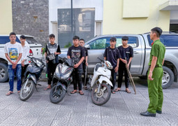 Nhóm 7 thiếu niên côn đồ mang gậy sắt ra đường đánh người, cướp xe