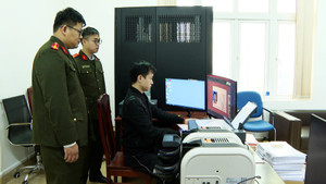 Phá đường dây làm giả giấy tờ liên tỉnh do 'ông trùm' 9x điều hành