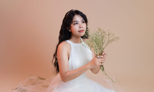 22 tuổi trở lại lớp 6, cô gái khiến nhiều người xúc động