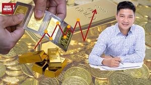Giá vàng biến động mạnh: Nhà đầu tư có nên 'nhảy' vào?