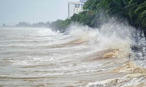 Bão Ragasa liên tục tăng cấp, có thể đánh đắm tàu trọng tải lớn khi ở Biển Đông