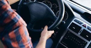 Tốt bụng cho bạn đi nhờ xe, bạn kiện đòi bồi thường thương tích do va chạm