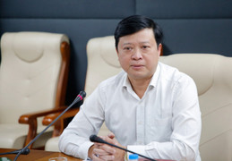 Vụ học sinh giật tóc, xô ngã cô giáo: Cần can thiệp tâm lý thay vì trừng phạt