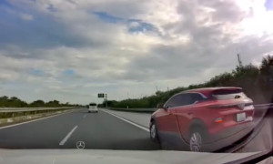 Phạt tài xế ô tô con chạy vào làn khẩn cấp cao tốc, tạt đầu xe khác