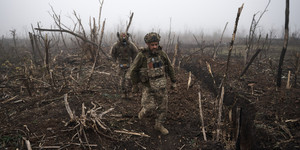 Xanh hóa quân đội: Giải pháp chiến lược cho an ninh khí hậu toàn cầu