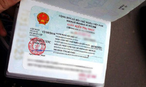 Giảm thời gian cấp giấy miễn thị thực còn một ngày