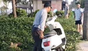 Thực hư thông tin xe máy của du khách bị nhân viên xô ngã xuống bãi biển Đà Nẵng