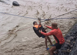 Bão Ragasa càn quét Biển Đông: 3 người chết, nhân chứng mô tả 'như ngày tận thế'