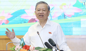 Tổng Bí thư: 'Nghe rục rịch chủ trương tăng lương thì ngoài chợ giá đã tăng'