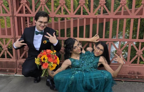 Cặp song sinh dính liền hé lộ cách sống chung khi một trong hai cô lấy chồng