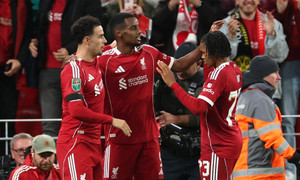 Tiền đạo giá 4.500 tỷ đồng ghi bàn, Liverpool vất vả thắng đội hạng dưới