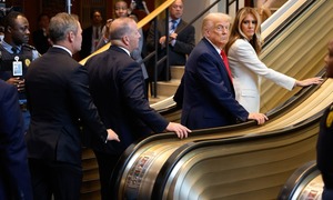 Thang cuốn hỏng, máy nhắc chữ lỗi, mic tắt: Ông Trump nghi bị 'chơi xấu' tại LHQ