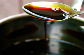 Vì sao thắng đường làm nước hàng không nên dùng đũa để khuấy?