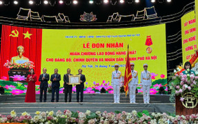Hà Nội đón nhận Huân chương Lao động hạng Nhất