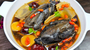 Cách làm gà ác tiềm thuốc bắc bổ dưỡng, thơm ngon