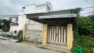 Giải cứu người đàn ông ôm 3 bình gas định tự tử