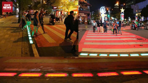 TP.HCM lần đầu gắn đèn tín hiệu dưới chân người đi bộ