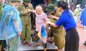 Nghệ An sơ tán hơn 2.000 người dân khỏi nhà tập thể xuống cấp tránh bão Bualoi