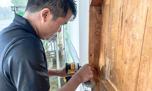 Hàng quán 'cửa đóng then cài', người Nghệ An hối hả ứng phó bão Bualoi