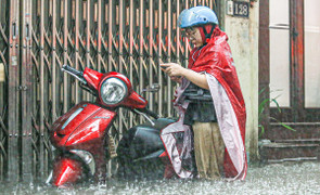 Hà Nội cao điểm mưa lớn đêm nay và rạng sáng mai, nguy cơ ngập úng ngày đầu tuần