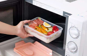 Cách dùng hộp nhựa an toàn trong lò vi sóng