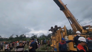 Mở rộng phạm vi tìm kiếm 2 tàu cá đứt neo bị bão cuốn trôi, 9 người mất tích