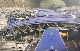 Bão cuốn sập mái kho chứa than của Nhà máy nhiệt điện Vũng Áng II