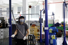 Hoạt động sản xuất của Trung Quốc tăng mạnh nhất kể từ tháng 3