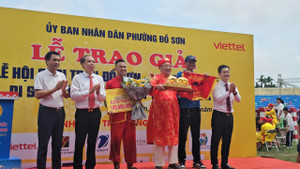 Cụ ông 91 tuổi làm nên lịch sử tại Lễ hội chọi trâu Đồ Sơn 2025