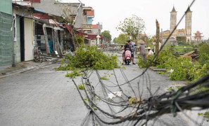 Vì sao lốc xoáy quét qua nhiều tỉnh, thành ở miền Bắc?