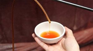 Nước mắm hết hạn còn dùng được không?