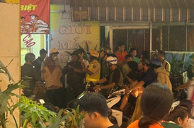 Khởi tố người đàn ông say xỉn, 'quậy' tổ đo nồng độ cồn của CSGT 