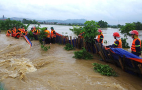 Hàng trăm cán bộ, chiến sỹ cứu đê bối sông Cầu