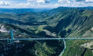 Cầu cao nhất thế giới: Kỳ tích công nghệ giữa 'vết nứt của Trái Đất'