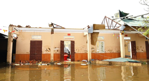 Hơn 1.000 trường học ở miền Trung bị ảnh hưởng do bão Bualoi