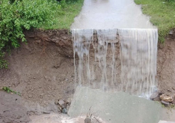 Mưa lớn làm sập cống liên hợp ở miền núi Quảng Trị, nhiều hộ dân bị cô lập