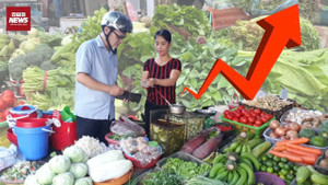 Rau xanh ở Hà Nội tăng giá chóng mặt sau mưa lớn