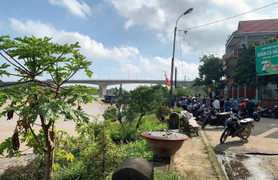 Lật tàu trên sông Lô, 2 người mất tích