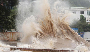 Bão Matmo tối nay vào Biển Đông