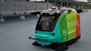Trung Quốc: Robot dọn vệ sinh trong 40 phút bằng 3 người làm trong 2 giờ