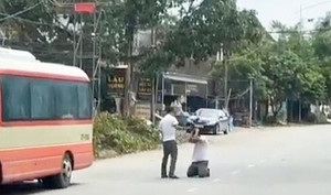 Nghệ An: Tạm giữ hình sự kẻ hành hung, bắt nhân viên xe buýt quỳ xin lỗi