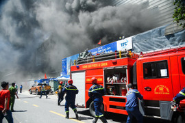 Hỏa hoạn tại dự án cao ốc phức hợp ở Đà Nẵng, hàng trăm công nhân sơ tán