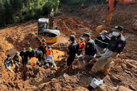 Tìm thấy thêm thi thể 2 trẻ nhỏ trong vụ sạt lở ở Lũng Cú, Tuyên Quang