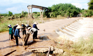 Phập phồng qua ngầm tràn, cầu cũ mùa mưa lũ