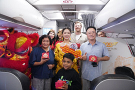 Vietjet mang tiệc Trung thu độc đáo đến với hành khách trên độ cao 10.000 mét