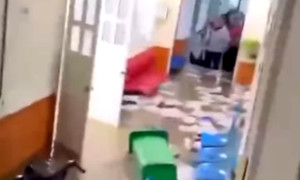 Kinh hoàng cảnh nước lũ tràn vào bệnh viện đa khoa ở Sơn La