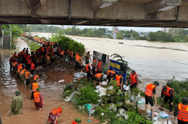 Mưa lớn kỷ lục, Thái Nguyên khẩn cấp gia cố đê và sơ tán người dân