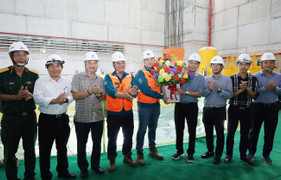 EVN hạ đặt thành công rotor tổ máy số 2 - Dự án Thủy điện Hòa Bình mở rộng